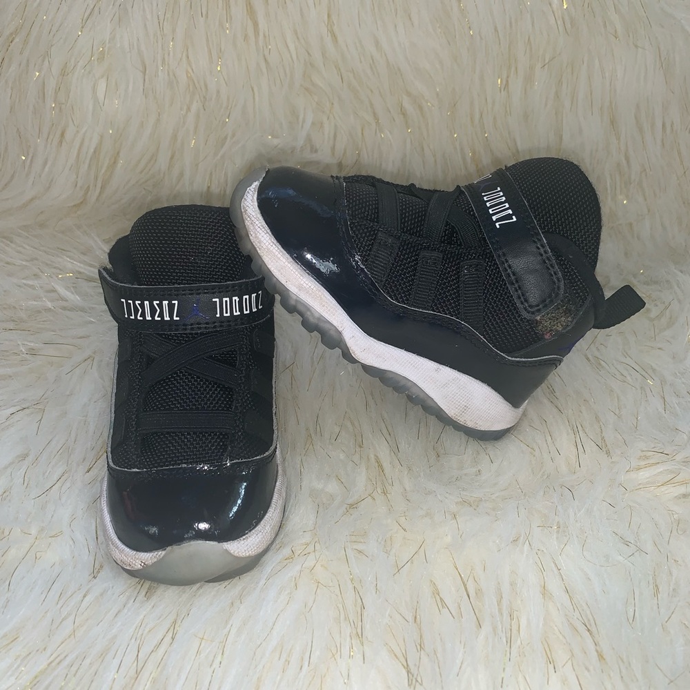 JORDAN 11S